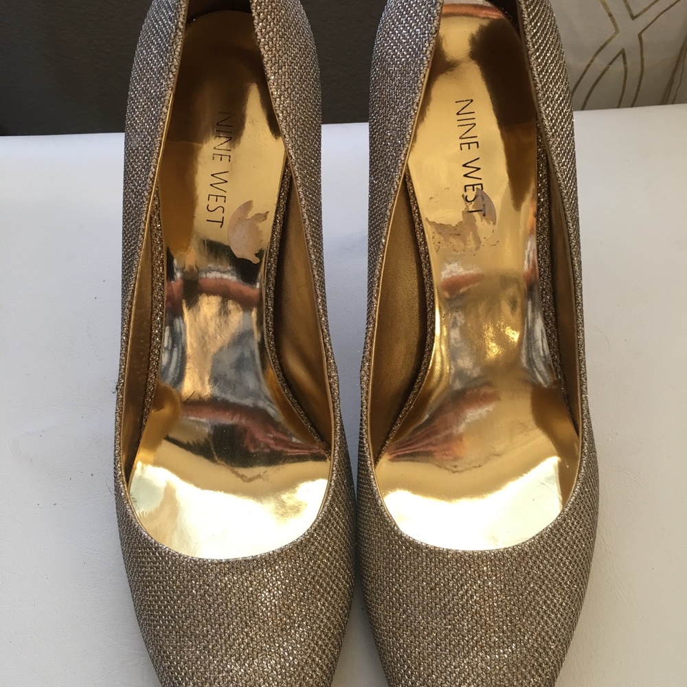 Nine West Gold Glitter Pointed Toe Pumps size 11